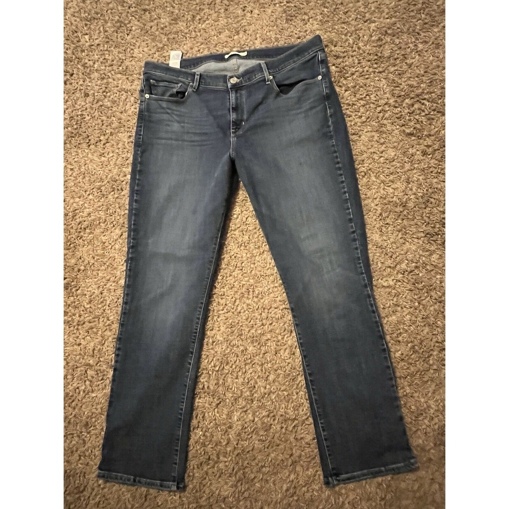 Levi's Women's Classic‎ Straight Jeans Size 18 Medium Wash Excellent Condition!